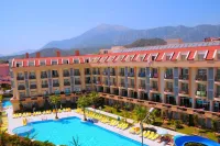 CAMYUVA BEACH HOTEL Pools & Beach