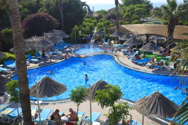 CAN GARDEN BEACH Pools & Beach