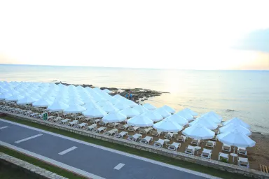 CAN GARDEN BEACH Pools & Beach