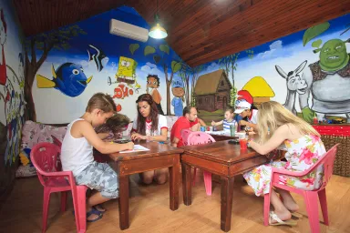 CAN GARDEN BEACH Mini Club