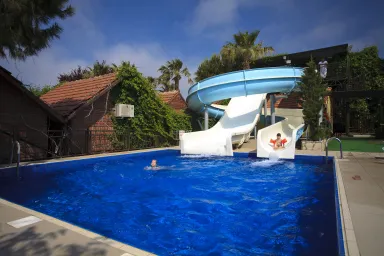 CAN GARDEN BEACH Pools & Beach
