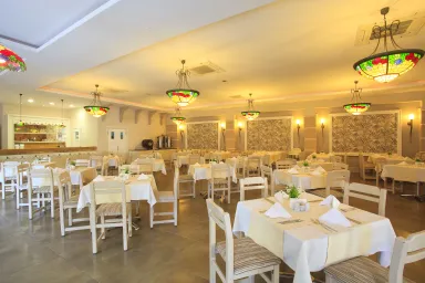 CAN GARDEN BEACH Restaurants