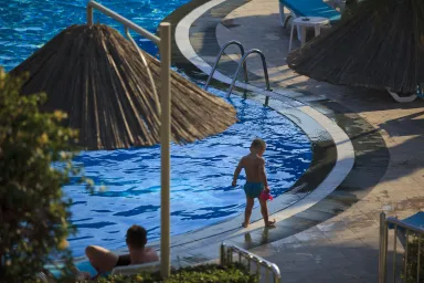 CAN GARDEN BEACH Pools & Beach