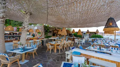 CARESSE A LUXURY COLLECTION RESORT-SPA Restaurants