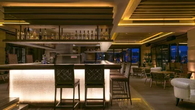 CARESSE A LUXURY COLLECTION RESORT-SPA Bars