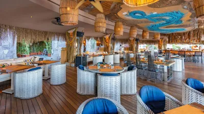 CARESSE A LUXURY COLLECTION RESORT-SPA Bars