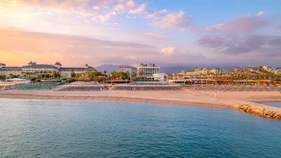 CARETTA BEACH HOTEL Pools & Beach