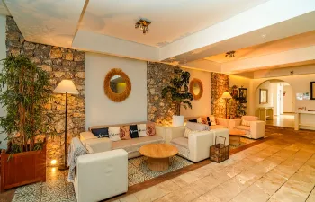 CASA BLANCA BEACH HOTEL 13+ Bars