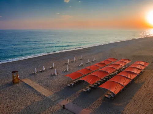 CASA FORA BEACH RESORT Pools & Beach
