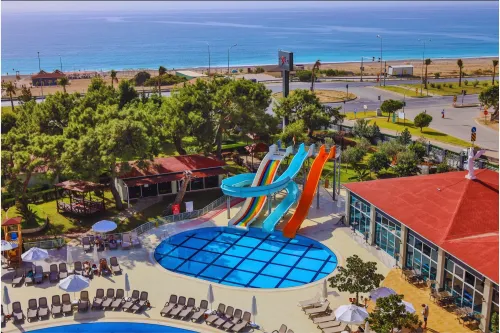 CASA FORA BEACH RESORT Pools & Beach