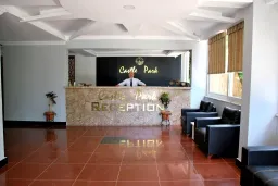 CASTLE PARK HOTEL Lobby