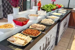 CASTLE PARK HOTEL Restaurants