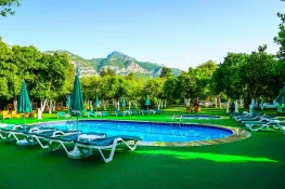 CASTLE PARK HOTEL Pools & Beach