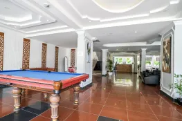 CASTLE PARK HOTEL Lobby