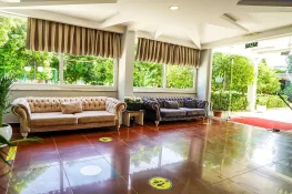 CASTLE PARK HOTEL Lobby