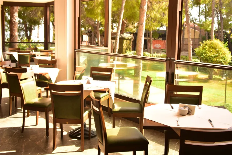 CHAMPION HOLIDAY VILLAGE Restaurants
