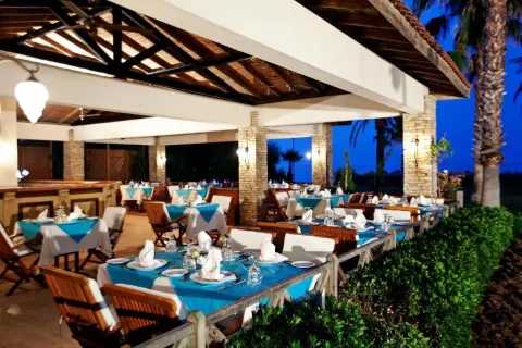 CHAMPION HOLIDAY VILLAGE Restaurants