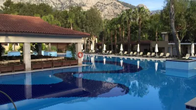 CHAMPION HOLIDAY VILLAGE Pools & Beach