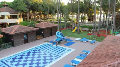 CHAMPION HOLIDAY VILLAGE Pools & Beach