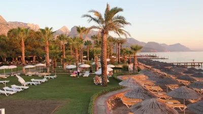 CHAMPION HOLIDAY VILLAGE Pools & Beach