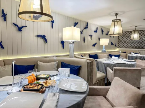 CHARISMA DELUXE HOTEL Restaurants