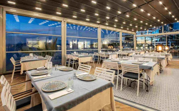 CHARISMA DELUXE HOTEL Restaurants