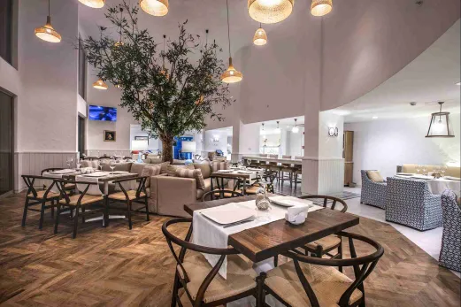 CHARISMA DELUXE HOTEL Restaurants