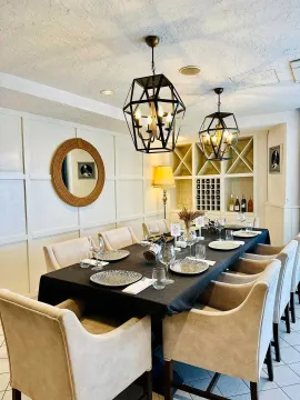 CHARISMA DELUXE HOTEL Restaurants