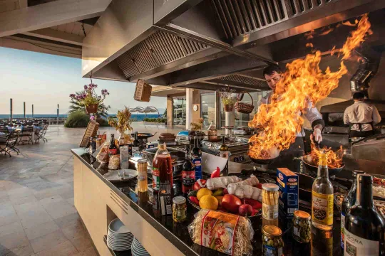CHARISMA DELUXE HOTEL Restaurants