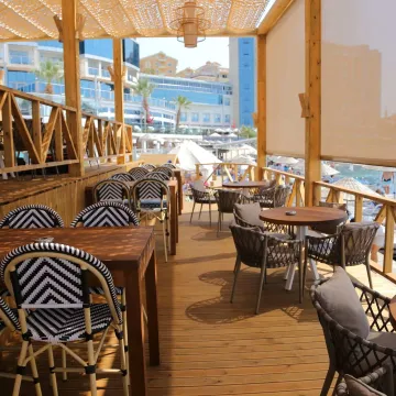 CHARISMA DELUXE HOTEL Restaurants