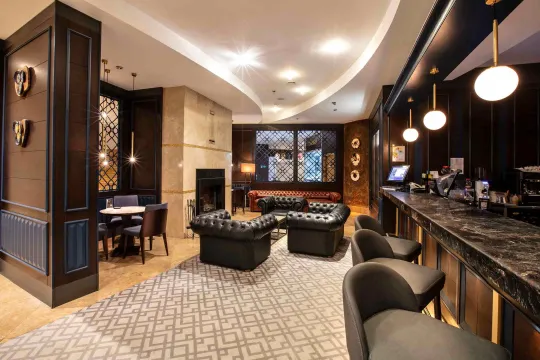 CHARISMA DELUXE HOTEL Lobby