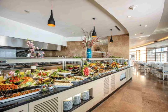 CHARISMA DELUXE HOTEL Restaurants
