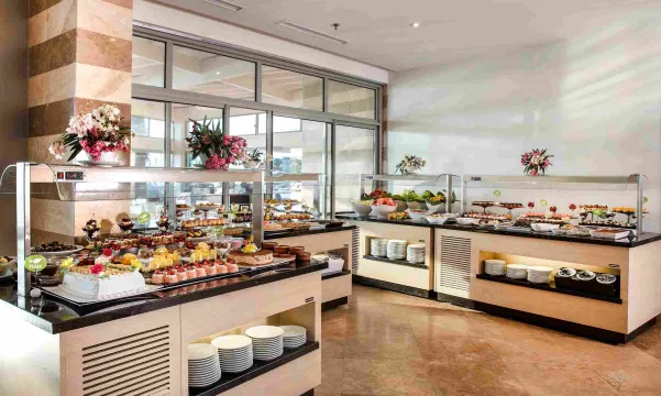 CHARISMA DELUXE HOTEL Restaurants