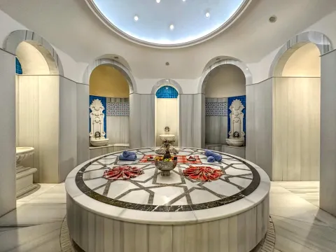 CHARISMA DELUXE HOTEL Spa