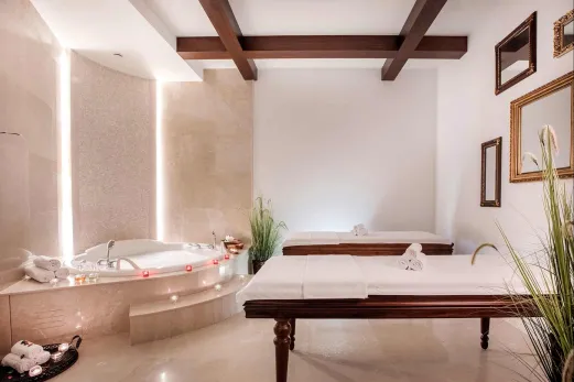 CHARISMA DELUXE HOTEL Spa