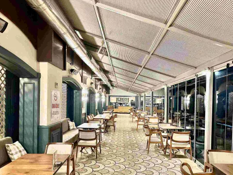 CHARISMA DELUXE HOTEL Restaurants