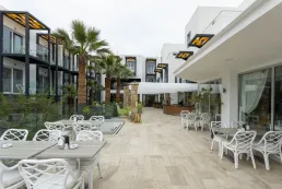 CHARM BEACH HOTEL Restaurants