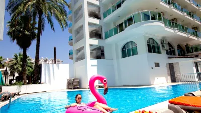 CIHANTURK HOTEL Pools & Beach