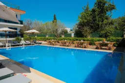 CINAR BOUTIQUE HOTEL Pools & Beach