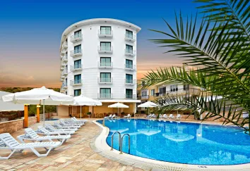 CINAR HOTEL Pools & Beach