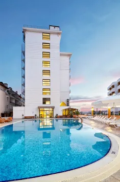 CINAR HOTEL Pools & Beach