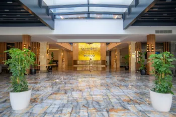 CITY POINT BEACH AND SPA HOTEL Lobby