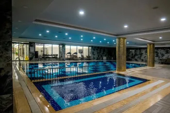 CITY POINT BEACH AND SPA HOTEL Pools & Beach