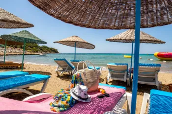 CITY POINT BEACH AND SPA HOTEL Pools & Beach