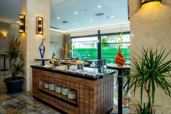 CITY POINT BEACH AND SPA HOTEL Restaurants