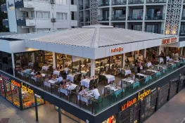 CLASS UNIQUE BEACH Restaurants