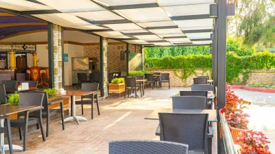 CLOVER MAGIC PARK BEACH Restaurants