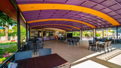 CLOVER MAGIC PARK BEACH Restaurants