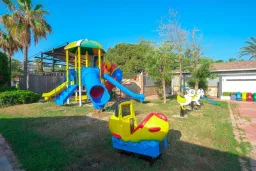 CLOVER MAGIC PARK BEACH Mini Club