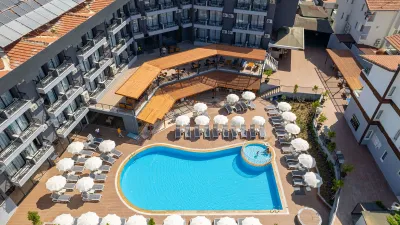 CLOVER MAGIC PARK SIDE HOTEL Pools & Beach